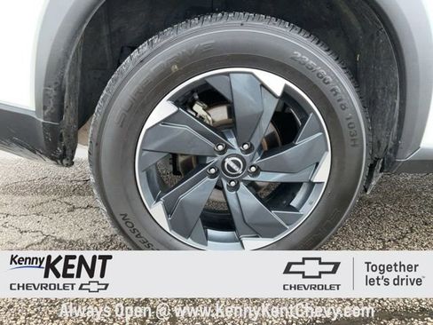 Used 2024 Nissan Rogue SV image 10