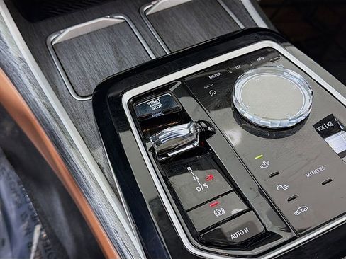 Used 2023 BMW 760i xDrive w/ Executive Package AWD/4WD image 43