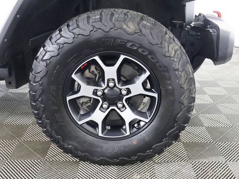Used 2023 Jeep Wrangler Unlimited Rubicon w/ Dual Top Group AWD/4WD image 19