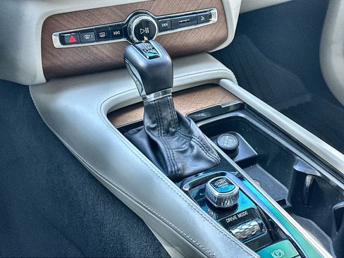 Used 2020 Volvo XC90 T6 Inscription w/ Protection Package Premier image 17