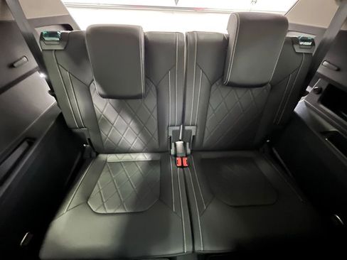 Certified 2025 Volkswagen Atlas SEL Premium R-Line image 28