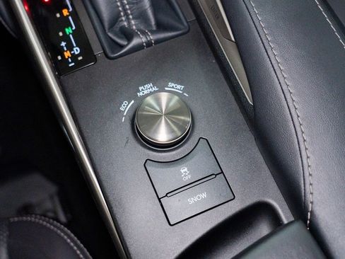 Used 2018 Lexus IS 300 AWD image 41