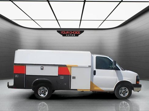 Used 2009 GMC Savana 3500 RWD image 4