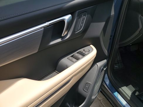 Used 2025 Buick Enclave Preferred FWD image 19