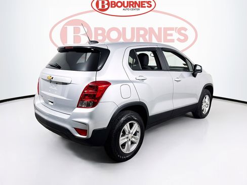 Used 2022 Chevrolet Trax LS w/ Tint and Cruise Package image 9