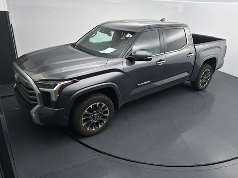 Used 2025 Toyota Tundra Limited AWD/4WD image 12
