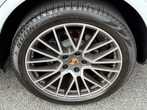 Used 2023 Porsche Cayenne Platinum Edition AWD/4WD image 41