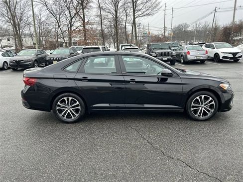 Used 2023 Volkswagen Jetta Sport image 9