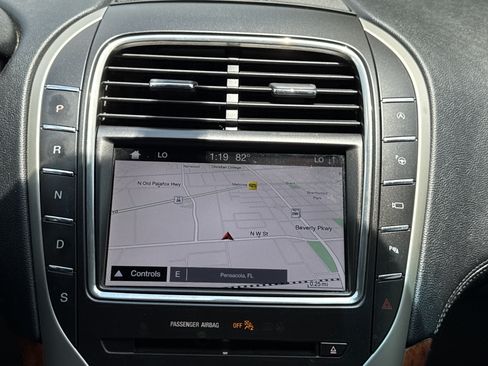 Used 2019 Lincoln Nautilus Reserve FWD image 18