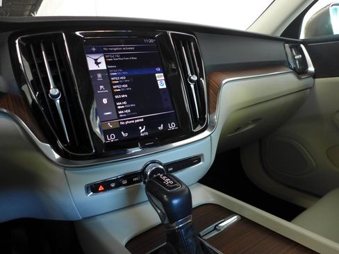 Used 2020 Volvo S60 T5 Momentum image 20