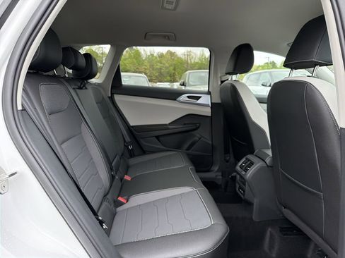 New 2026 Volkswagen Taos SE FWD image 15