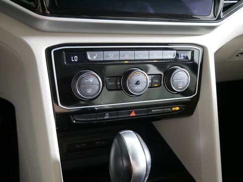 Used 2023 Volkswagen Atlas SE w/ Panoramic Sunroof Package image 23