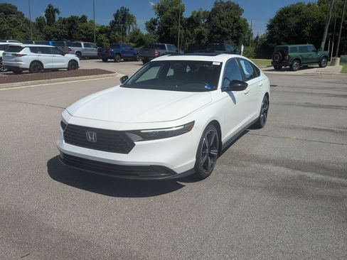 Used 2024 Honda Accord Sport image 7