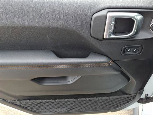 Certified 2022 Jeep Gladiator Mojave w/ Cold Weather Group image 23