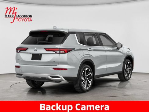 Used 2024 Mitsubishi Outlander SE FWD image 3