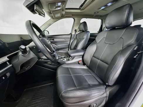 Used 2024 Kia Telluride EX w/ EX Captain's Chair Package FWD image 11