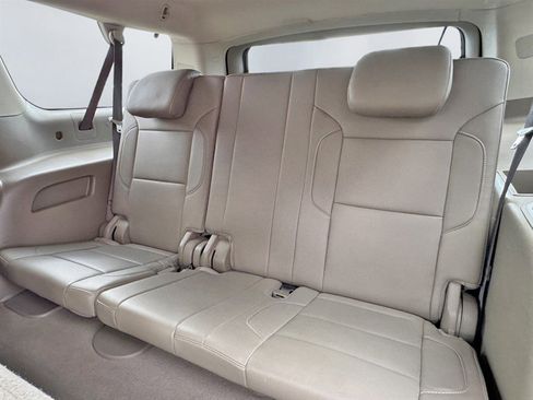 Used 2019 Chevrolet Suburban LT w/ Luxury Package image 29