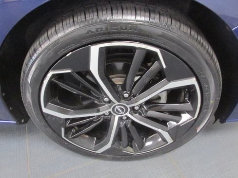 Used 2023 Nissan Altima 2.5 SR image 14