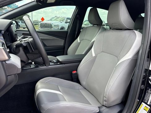 Used 2025 Toyota Camry SE w/ Convenience Package FWD image 11