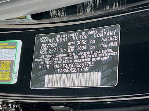 Certified 2025 Hyundai Elantra Limited image 32