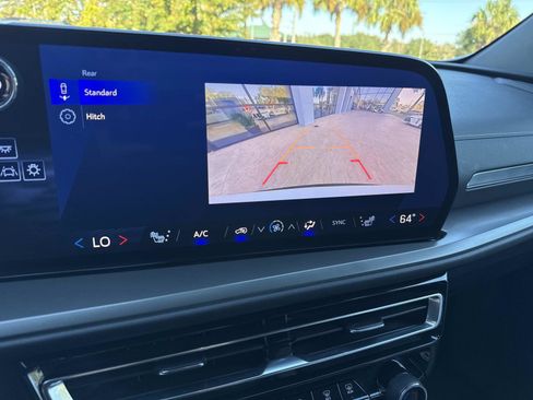 Used 2025 Chevrolet Traverse LT image 25