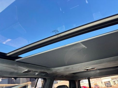 Used 2022 Jeep Grand Wagoneer Series III w/ Rear Seat Video Group 1 AWD/4WD image 13