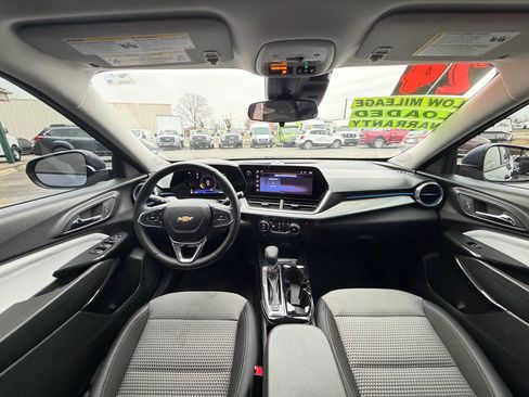 Used 2024 Chevrolet Trax LT w/ Driver Confidence Package image 15