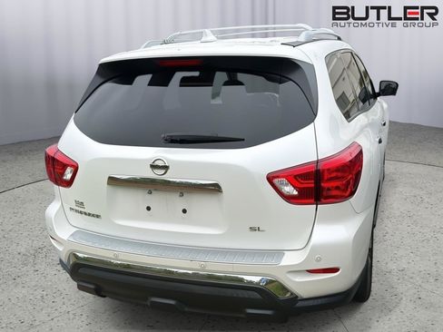 Used 2019 Nissan Pathfinder SL FWD image 10