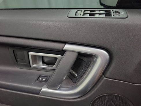 Used 2019 Land Rover Discovery Sport SE AWD/4WD image 29