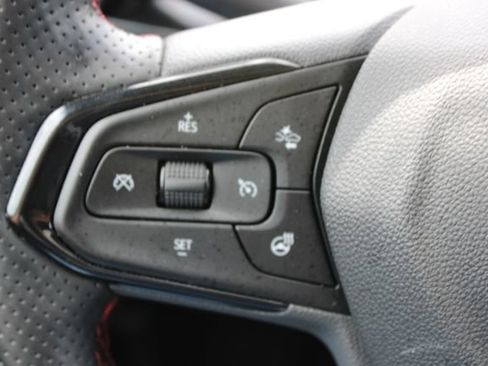 Used 2024 Chevrolet Trax RS w/ Sunroof Package FWD image 20