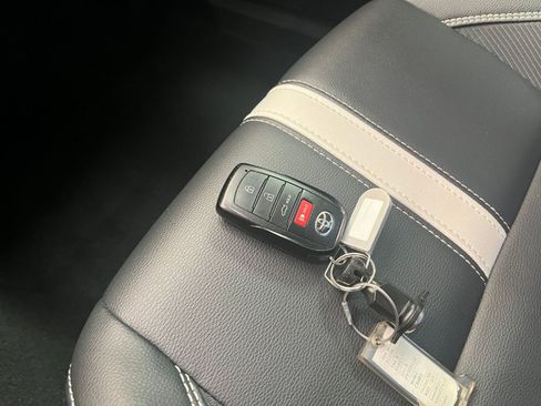 Used 2025 Toyota Camry SE image 21