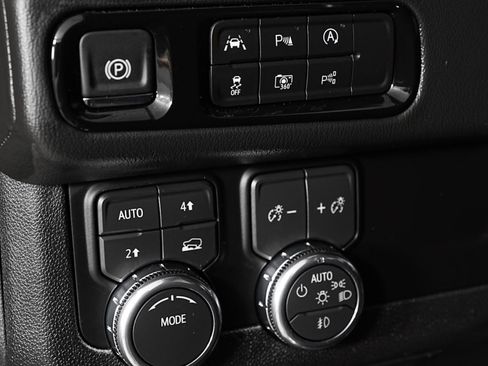 Used 2026 GMC Yukon Denali w/ Sun & Power Step Package AWD/4WD image 19