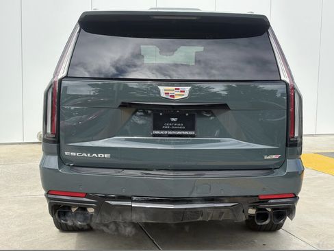 Certified 2025 Cadillac Escalade ESV V AWD/4WD image 8