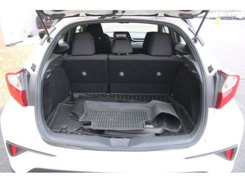 Used 2019 Toyota C-HR XLE FWD image 7