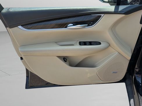 Used 2019 Cadillac XT5 FWD image 17