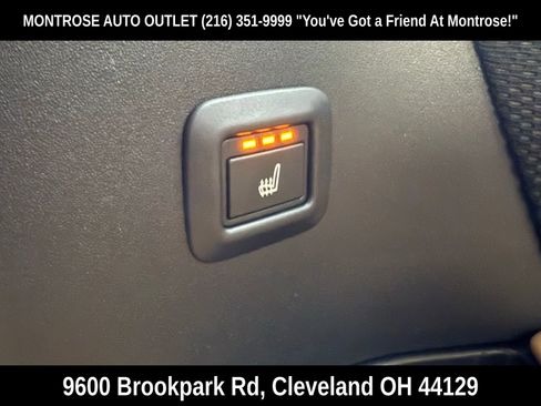 New 2026 Land Rover Defender 130 X-Dynamic SE image 15