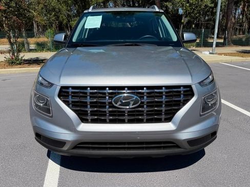 Used 2025 Hyundai Venue SEL FWD image 4