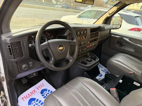 Used 2014 Chevrolet Express 2500 RWD image 18