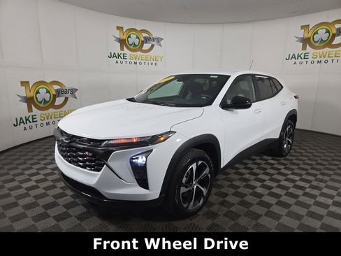 Certified 2024 Chevrolet Trax RS w/ Driver Confidence Package image 3