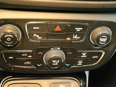 Used 2021 Jeep Compass Limited AWD/4WD image 25