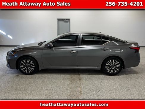 Used 2023 Nissan Altima 2.5 SV image 1