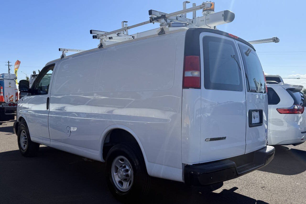 Used 2015 Chevrolet Express 2500 RWD image 32