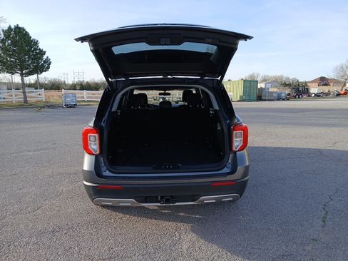 Used 2020 Ford Explorer XLT w/ Equipment Group 202A image 7