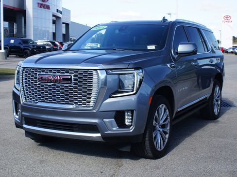Used 2021 GMC Yukon Denali w/ Denali Premium Package image 2