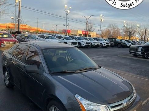 Used 2009 Ford Focus SE image 2