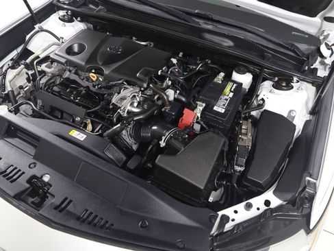 Used 2019 Toyota Camry XSE FWD image 17