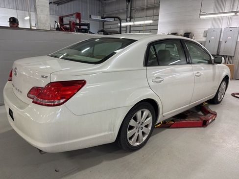 Used 2006 Toyota Avalon XLS image 9