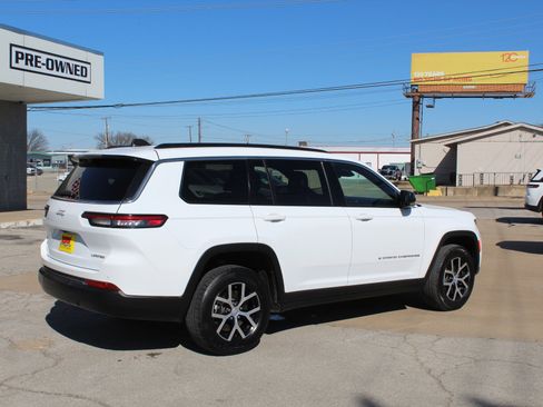 Used 2024 Jeep Grand Cherokee L Limited w/ Luxury Tech Group II image 4