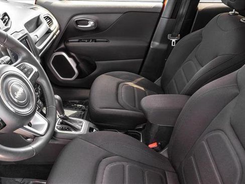 Used 2019 Jeep Renegade Latitude AWD/4WD image 11