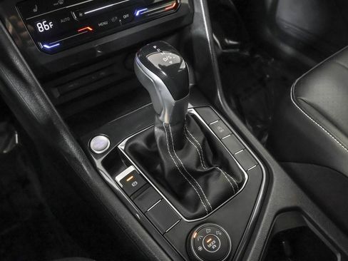 Certified 2022 Volkswagen Tiguan SE image 33